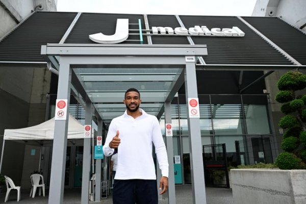 بريمر يصل لإجراء الفحوصات الطبية قبل التوقيع مع اليوفي - Bremer arrives to J-Medical before signing for Juventus