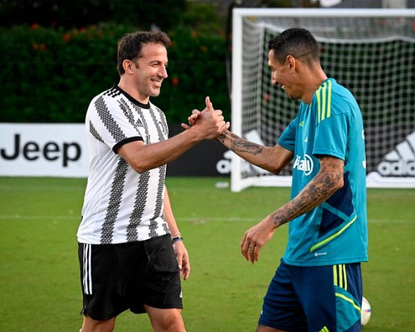 رمز اليوفي ديل بييرو بجانب انخيل دي ماريا - Juventus Legend Del Piero with Di Maria