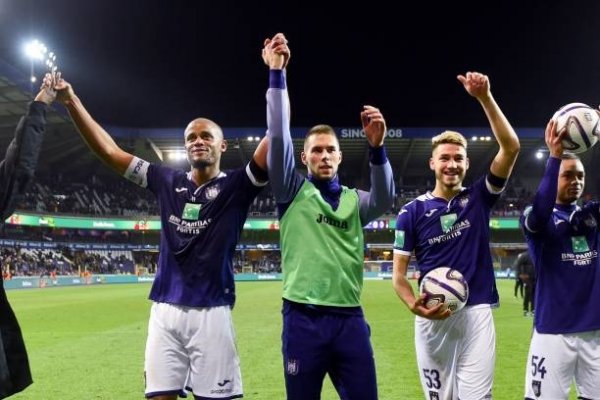 فرحة ماركو بياتزا مع اندرلخت بالفوز ضد رويال اكسيل - Marko Pjaca celebrates with Anderlecht & Kompany