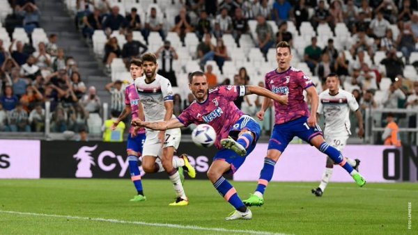 بونوتشي يسجل هدف في مباراة يوفنتوس ساليرنيتانا - Bonucci scores a goal during Juventus Salernitana match
