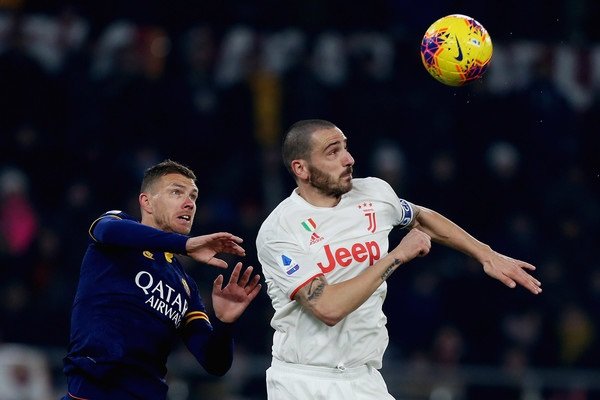 بونوتشي امام دزيكو بلقاء يوفنتوس و روما - Bonucci Vs Dzeko in Roma Juve match