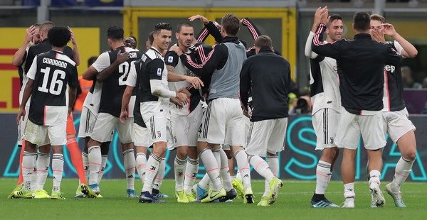 فرحة لاعبي اليوفي بهزيمة الانتر - Juve players joy after beat Inter