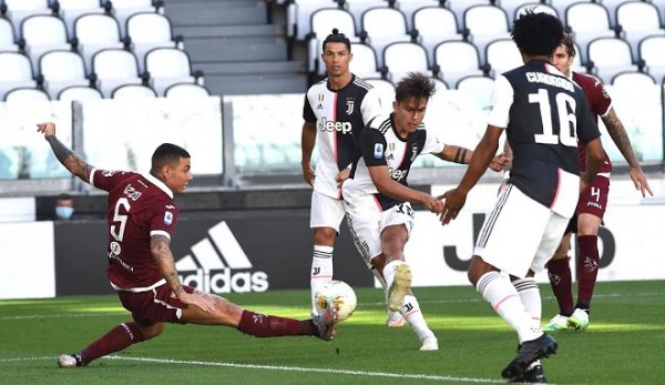 ديبالا يسجل الهدف الاول في ديربي يوفنتوس و تورينو - Dybala scores a goal in Juventus Torino derby