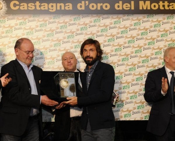 بيرلو يستلم الجائزة Castagna d'Oro