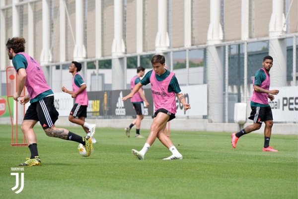 ديبالا في تدريبات يوفنتوس في مايو 2020 - Dybala during Juventus training
