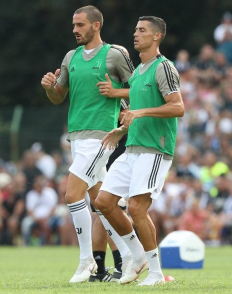 بونوتشي و بارزالي بالاحماء - Bonucci & Ronaldo