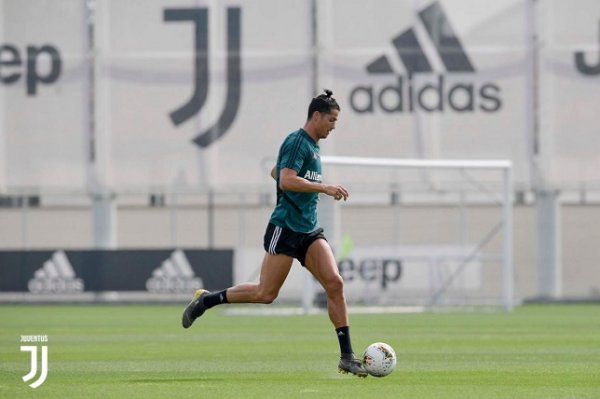 كريستيانو رونالدو في تدريبات يوفنتوس في مايو 2020 - Cr7 during Juventus training