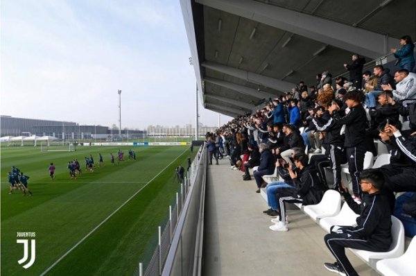 الجماهير في تدريب يوفنتوس قبل لقاء سبال - Fans attending in Juventus training in Continassa