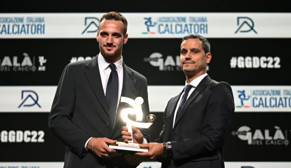 جاتي ينال جائزة افضل شاب بالسيريا بي - Gatti win best serie b young player award 2022
