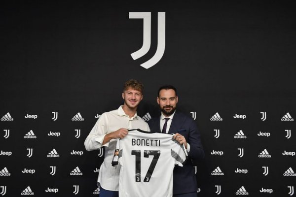 بونيتي يجدد عقده مع يوفنتوس حتى 2025 - Andrea Bonetti renews his Contract with Juventus