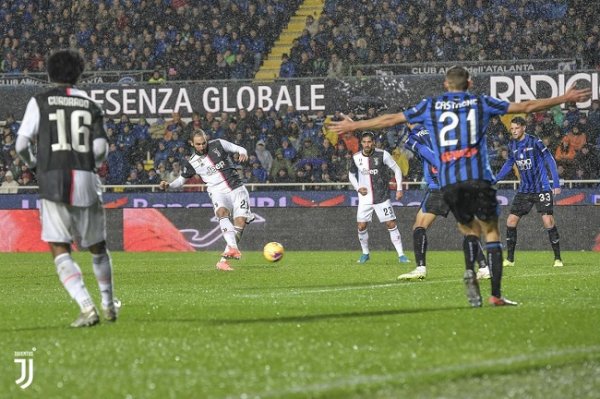 هيغوين يسجل الهدف الثاني - Higuain scores 2nd goal