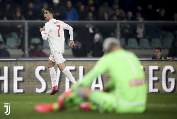 رونالدو يحتفل بهدفه في مباراة فيرونا اليوفي - C Ronaldo celebrates after goal in Verona Juve match