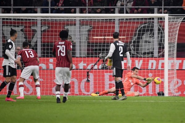 تصدي بوفون في مباراة ميلان و يوفنتوس - Buffon save in Milan - Juventus match