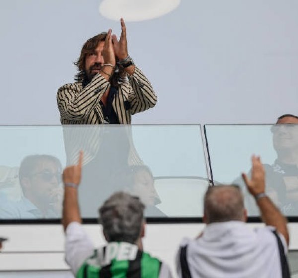 اندريا بيرلو بمدرجات ملعب اليوفي - Andrea Pirlo in Allianz Stadium stands