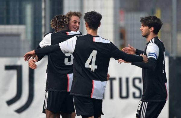 سيكولوف يحتفل بهدفه في مباراة شباب اليوفي و بيسكارا - Sekulov goal in Juventus U19 match vs Pescara