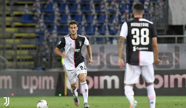 روغاني في مباراة كالياري يوفنتوس - Rugani during Cagliari Juve match