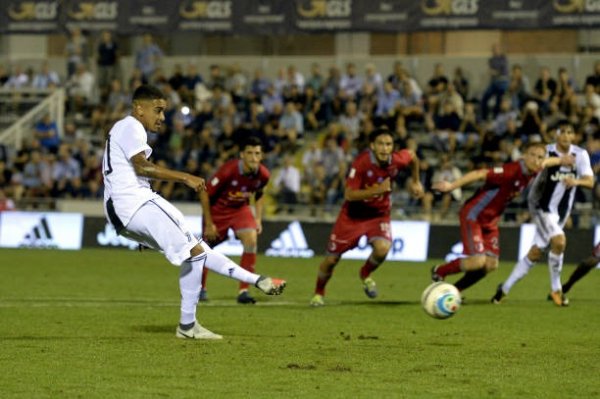 ماتيوس بيريرا يضيع ركلة جزاء - Matheus Pereira misses penalty