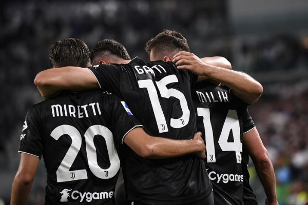 ميليك يحتفل مع جاتي و ميريتي بهدفه مع اليوفي ضد سبيزيا - Milik celebrates with Gatti & Miretti after scoring for Juventus Vs Spezia