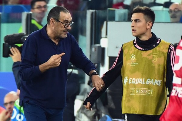 ساري يتحدث مع ديبالا قبل ادخاله - Sarri talk with Dybala