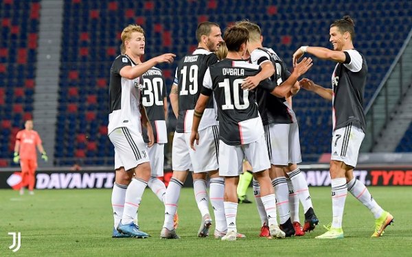 ديبالا يحتفل بهدفه في مباراة بولونيا يوفنتوس - Dybala celebrates after scoring a goa during Bologna Juventus match