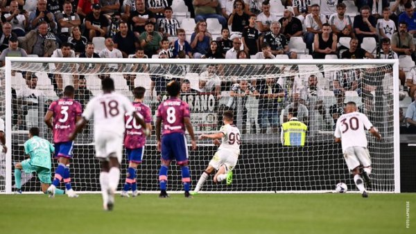 هدف بيونتيك في مباراة يوفنتوس ساليرنيتانا - Piatek penalty during Juventus Salernitana match