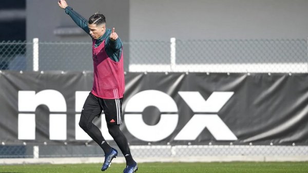 كريستيانو رونالدو يحتفل بالتدريب - Cristiano Ronaldo celebrates