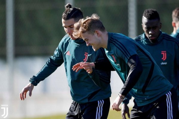 دي ليخت و رونالدو في تدريب يوفنتوس - de Ligt & Cristiano Ronaldo in Juve training
