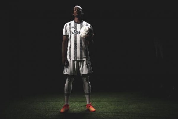 باول بوغبا في عرضه مع قميص يوفنتوس - Pogba show with Juventus shirt #Official 
