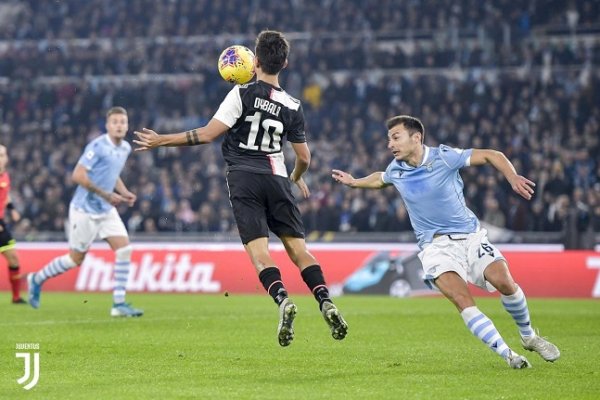 ديبالا في احتضان الكرة - Dybala vs Radu