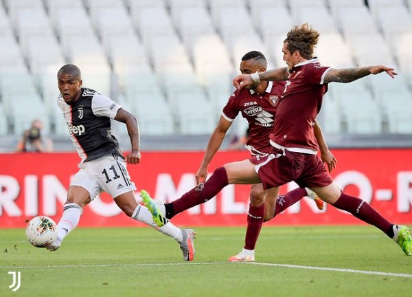 دوغلاس كوستا يتسبب بهدف جيدجي بمرماه في ديربي يوفنتوس و تورينو - Douglas Costa cross in Juventus Torino derby