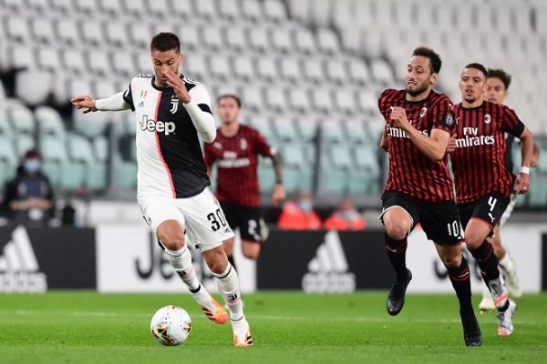 بينتانكور و كالهانوغلو في مباراة يوفنتوس ميلان - Bentancur & Calhanoglu in Juve Milan match