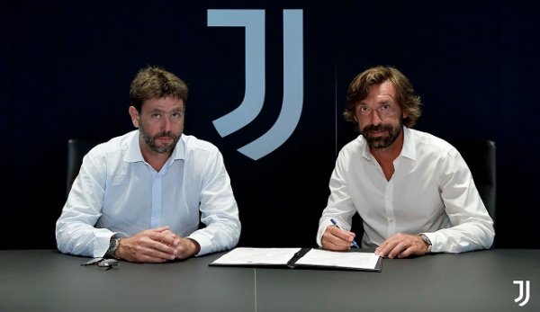 أدريا بيرلو يوقع عقده بجانب أنييلي كمدرب لـ يوفنتوس تحت 23 - Andrea Pirlo ( with Agnelli ) signs his contract as Juventus U23 coach