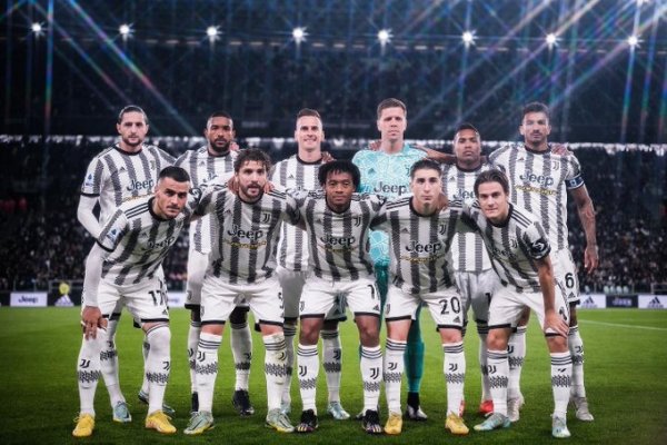 تشكيلة يوفنتوس الأساسية في صورة جماعية قبل مباراة انتر ميلان - Juventus starting xi Vs Inter Milan in Serie A
