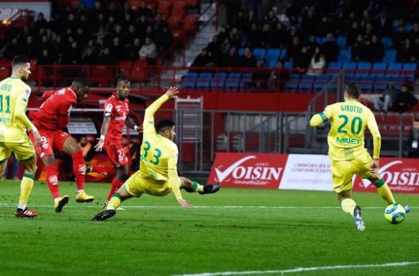 معار اليوفي ستيفي مافيديدي يسجل مع ديجون ضد نانت - Mavididi scores goal for Dijon vs Nantes