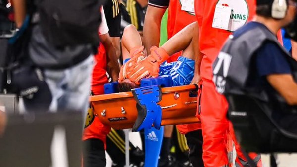 إصابة تشيزني و خروجه بالنقالة خلال مباراة يوفنتوس سبيزيا - Szczesny got injured during Juventus Spezia match