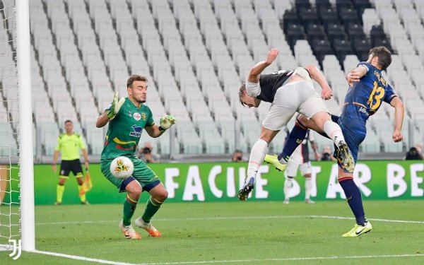 دي ليخت يسجل هدف في مباراة يوفنتوس و ليتشي - de Ligt scores a goal during Juventus Lecce match