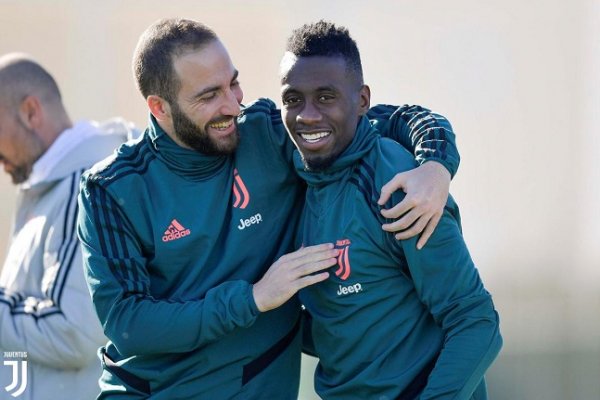 ابتسامة هيغوين و ماتويدي بتدريب اليوفي - Higuain & Matuidi smile in Juve training