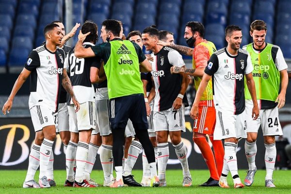 كريستيانو رونالدو يحتفل بهدفه في مباراة جنوة يوفنتوس - Cristiano Ronaldo celebrates after scoring a goal during Genoa Juventus match 