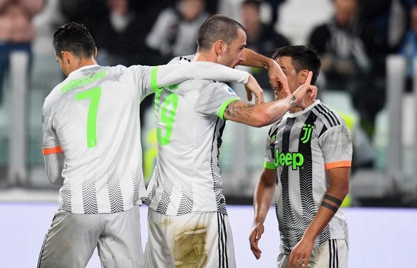 بونوتشي يحتفل بهدفه مع رونالدو - Bonucci celebrates after scored goal