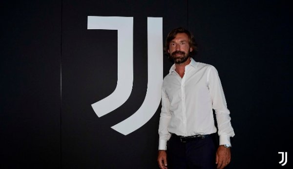 أدريا بيرلو خلال تقديمه كمدرب لـ يوفنتوس تحت 23 - Andrea Pirlo signs his contract as Juventus U23 coach
