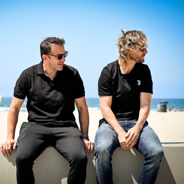 اساطير اليوفي ديل بييرو و نيدفيد في شاطئ فينيسا - Del Piero & Nedved in Los Angeles Beach