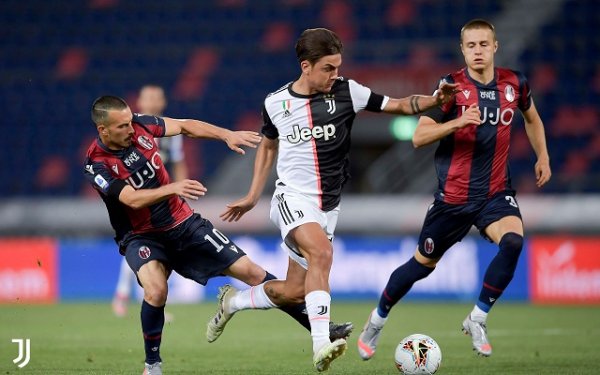 ديبالا و سانسوني في مباراة بولونيا يوفنتوس - Dybala & Sansone during Bologna Juventus match