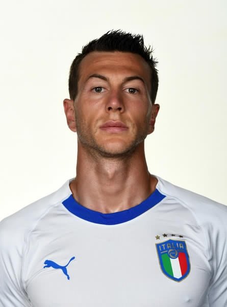 بيرنارديسكي بقميص ايطاليا الثاني - Bernardeschi in Italy away shirt