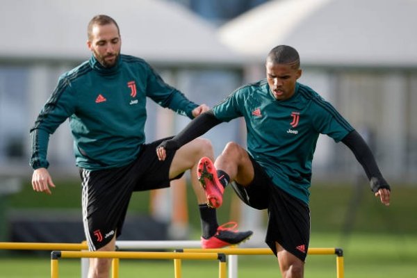 دوغلاس كوستا و هيغوين في تدريبات يوفنتوس استعداداً لـ فيرونا - Douglas Costa & Higuain in Juventus training