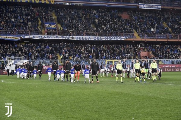 لاعبي اليوفي و سامبدوريا يدخلان الملعب - Juventus & Sampdoria