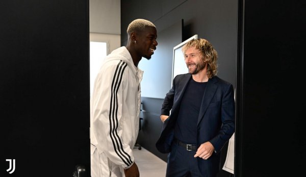 بوغبا يلتقي نيدفيد في مركز اليوفي التدريبي - Pogba smiles with Nedved in Juventus training center