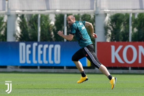 كيليني في تدريبات يوفنتوس في مايو - Chiellini in Juventus training in May 2020