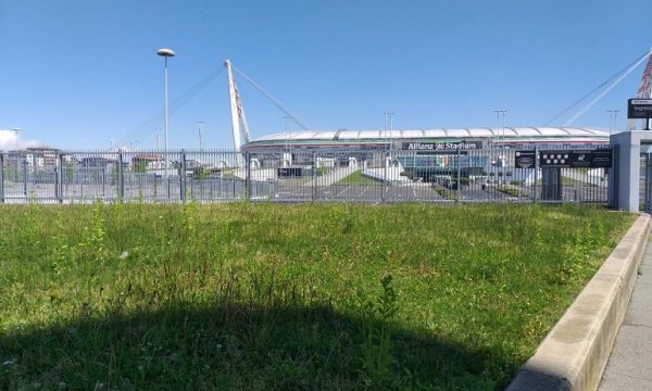 صورة لملعب اليوفنتوس ( أليانز ستاديوم ) من الخارج - ِAllianz ( Juve ) Stadium in April 2020