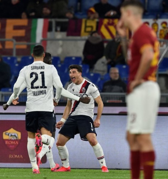 فرحة اورسوليني بهدفه ضد روما - Orsolini delight after scoring for Bologna vs Roma