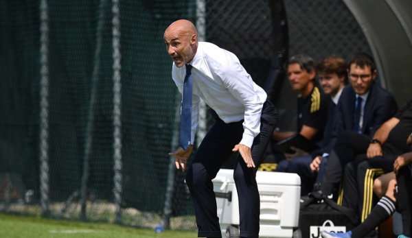 المدرب مونتيرو في مباراة شباب اليوفي و اودينيزي - Mr Montero during Juventus Udinese primavera match